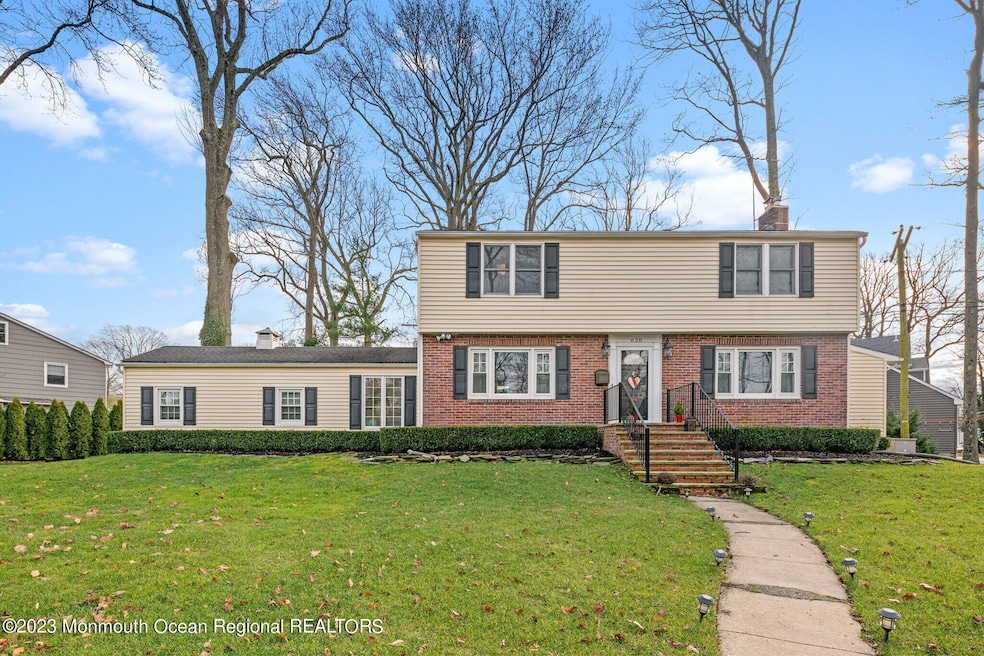 628 N Edgemere Dr, Allenhurst, NJ 07711 - photo 1