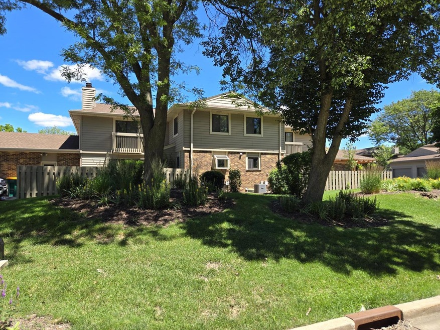 16350 W Coachlight Dr unit F3, New Berlin, WI 53151 - photo 1