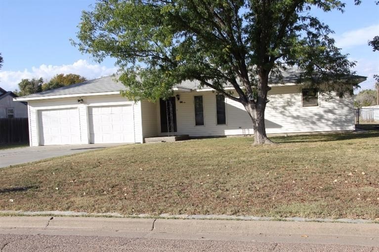 510 W 8th St, Hugoton, KS 67951 - photo 1