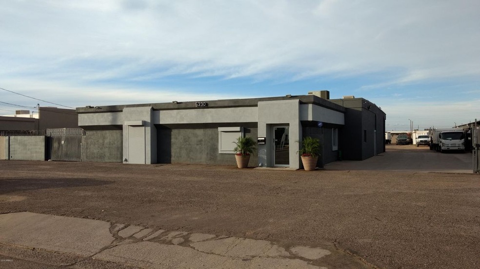 5330 W Missouri Ave, Glen Dale, AZ 85301 - photo 1