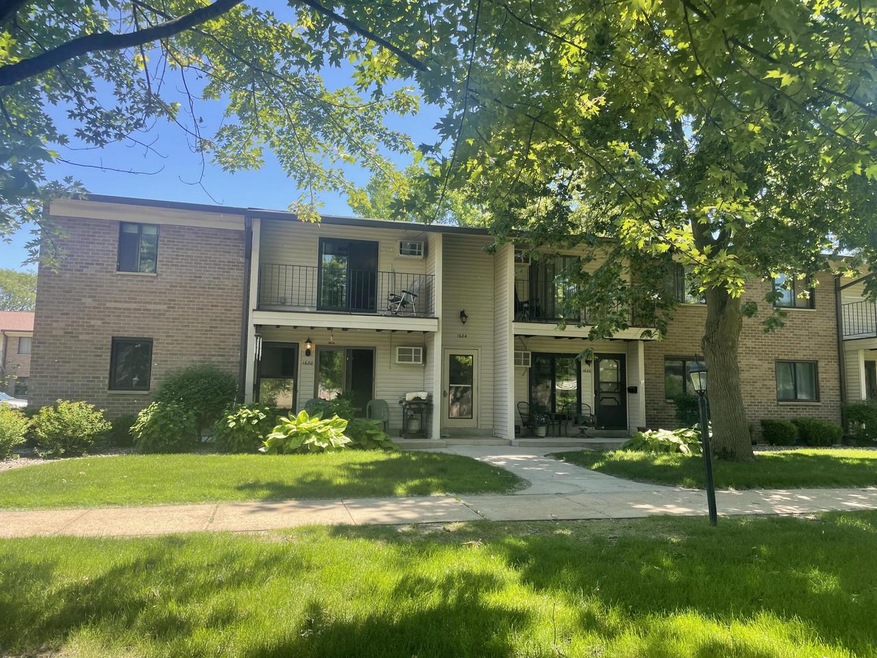 1684 S Carriage Ln unit B, New Berlin, WI 53151 - photo 1
