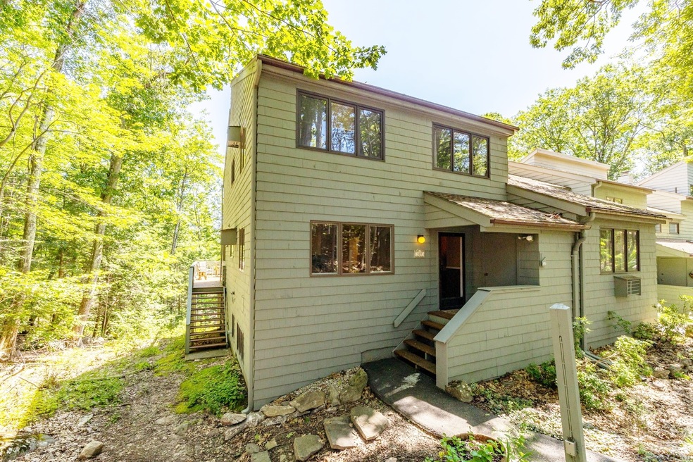 Welcome to 309 Cliffside Drive in the Lakeridge CT