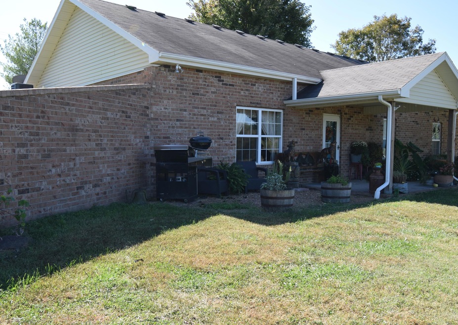 915 E 430th Rd, Bolivar, MO 65613 - photo 1