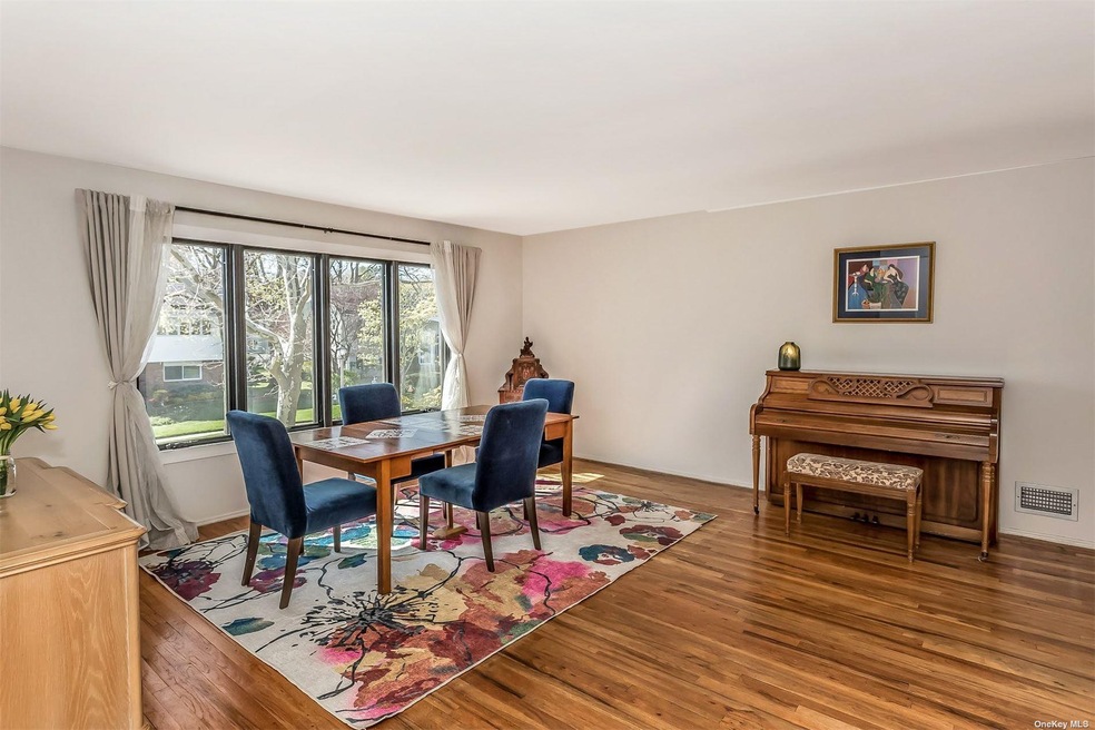 34 Fishermans Dr, Port Washington, NY 11050 - photo 1