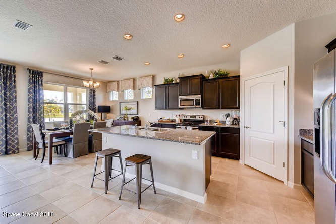 Delray-small-005-6-Kitchen-666x445-72dpi