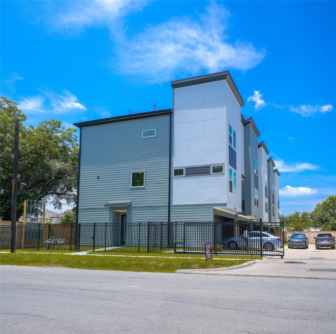 6730 Peerless St unit A, Houston, TX 77021 - photo 1