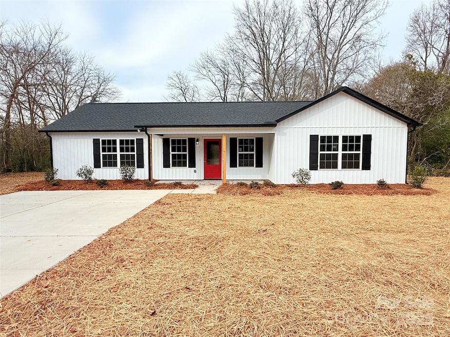 2166 Reeves Rd, Lancaster, SC 29720 - photo 1