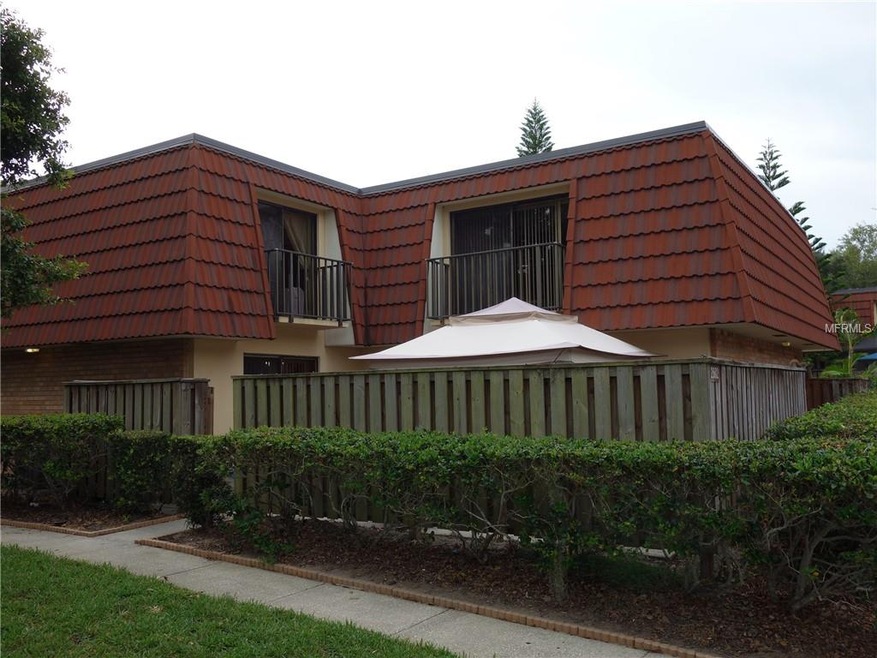 End Unit Town home with a courtyard