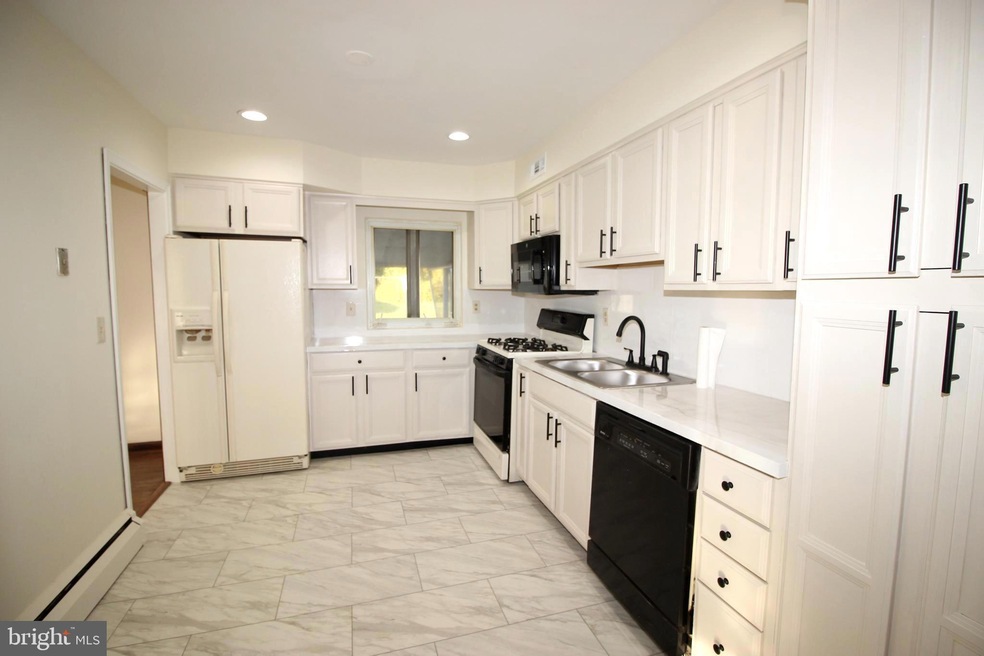 931 Rozel Ave, Southampton, PA 18966 - photo 1