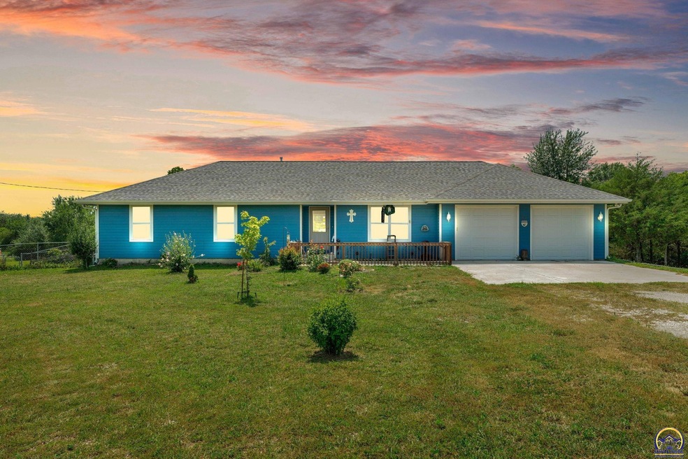 933 SE 93rd St, Wakarusa, KS 66546 - photo 1