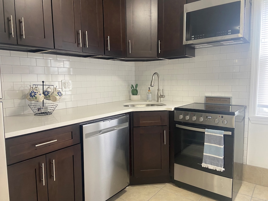 26 Brewer St unit 1, New London, CT 06320 - photo 1