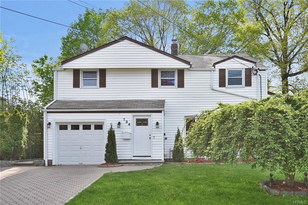 134 Whitman Rd, Yonkers, NY 10710 - photo 1