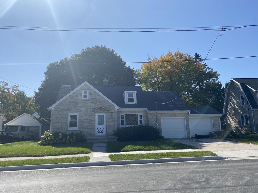 1901 New York Ave, Manitowoc, WI 54220 - photo 1