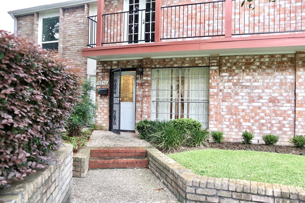 10252 Briar Forest Dr unit 236, Houston, TX 77042 - photo 1