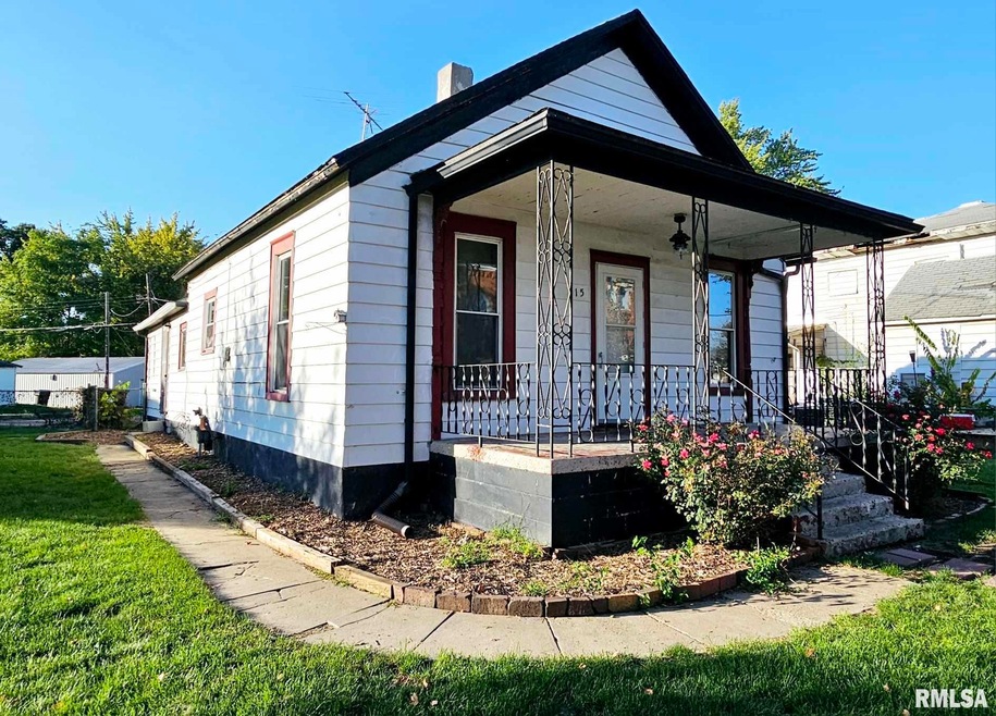 215 S Kankakee St, Lincoln, IL 62656 - photo 1