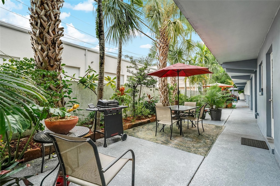 1125 NW 30th Ct unit 5, Wilton Manors, FL 33311 - photo 1