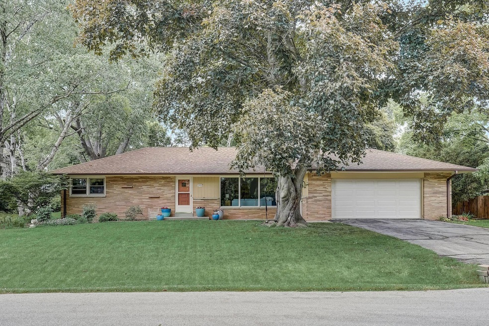 1-web-or-mls-Apple Tree Rd-001