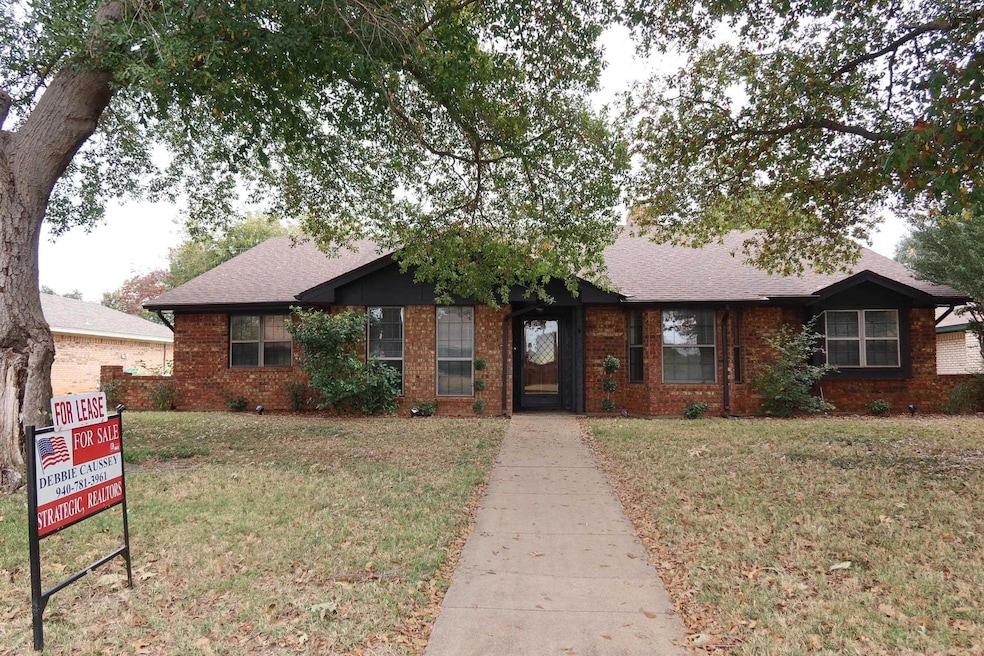 4819 Royal Oak St, Wichita Falls, TX 76308 - photo 1