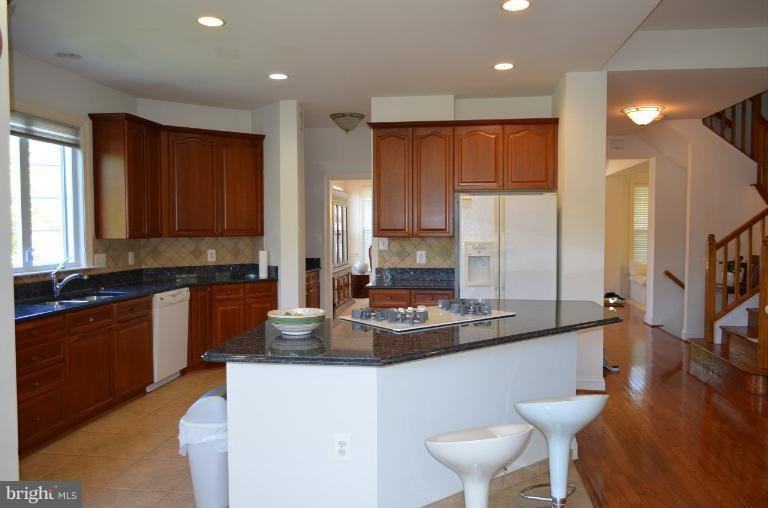 9791 Maple Trace Cir, Fairfax, VA 22032 - photo 1