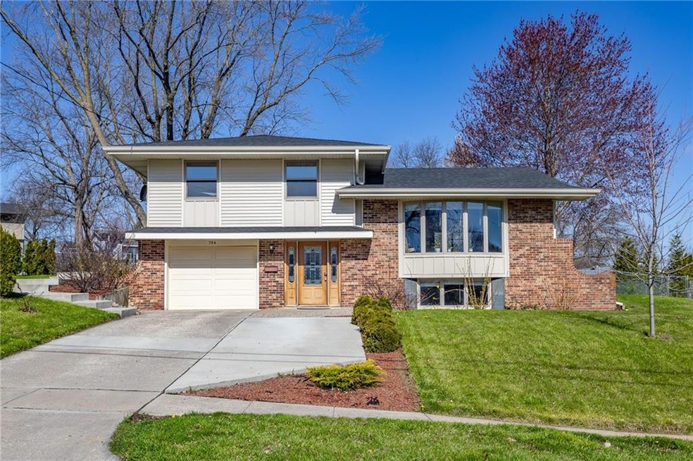 754 34th St, West Des Moines, IA 50265 - photo 1