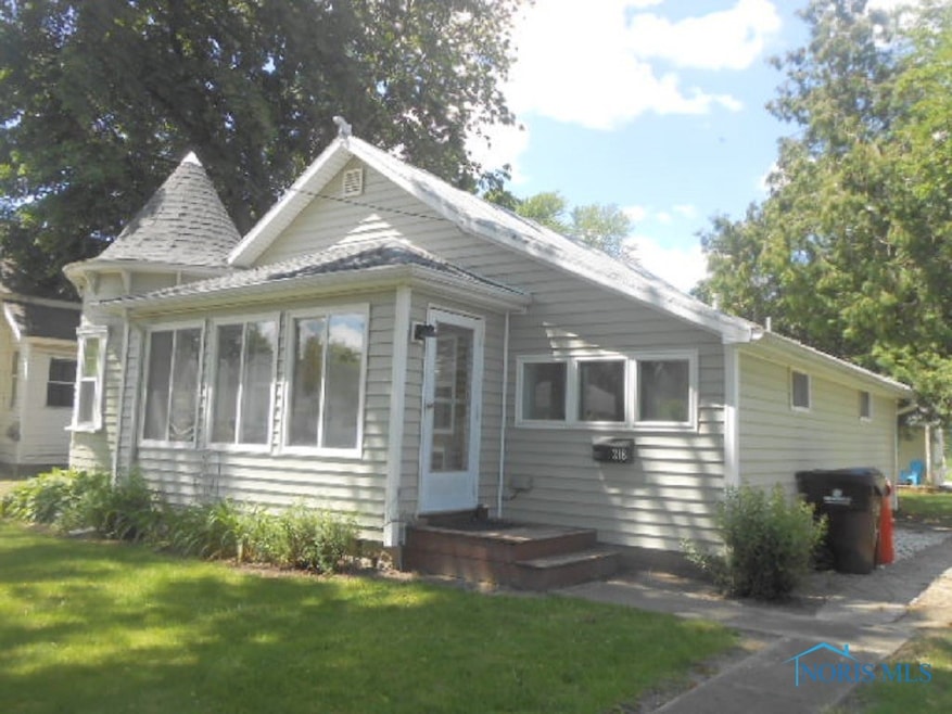 218 W Buckeye Ave, Ada, OH 45810 - photo 1