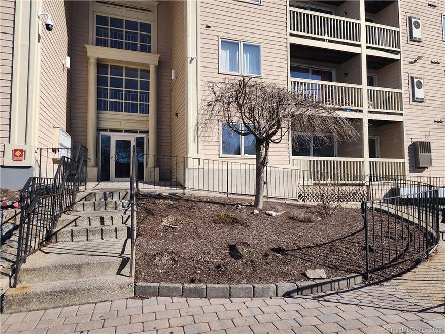 980 Lindley St unit 106, Bridgeport, CT 06606 - photo 1