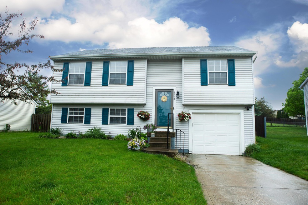 2767 Moonlight Ln, Columbus, OH 43207 - photo 1