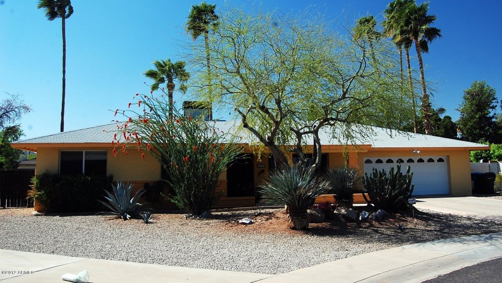 pic 1 front of house