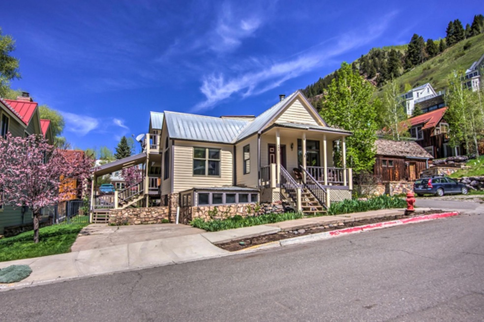395 North Pine