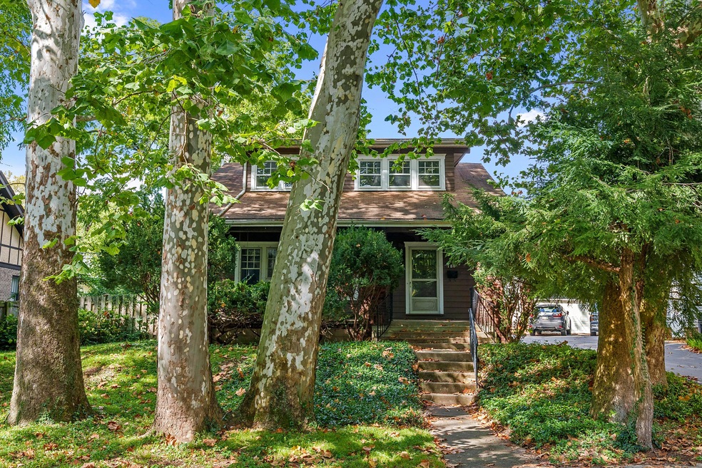 180 W Kenworth Rd, Columbus, OH 43214 - photo 1