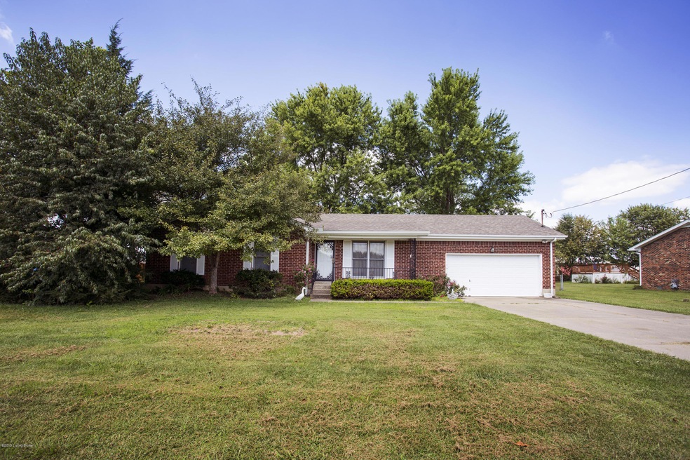 571 Harrison Cir, Mount Washington, KY 40047 - photo 1