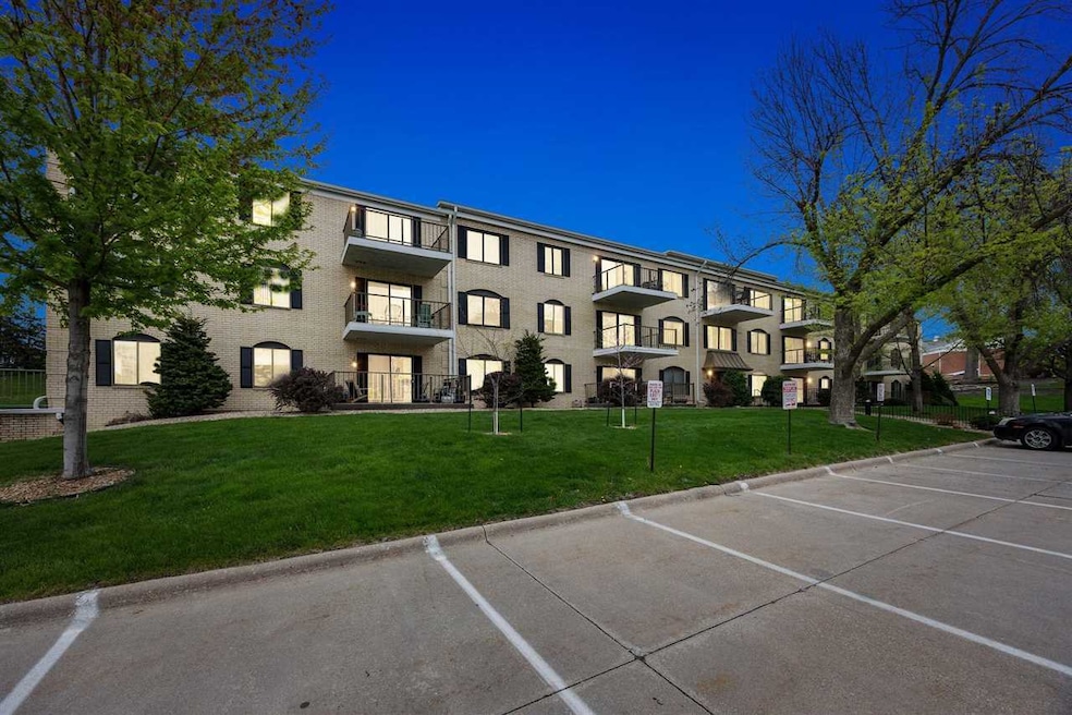 2135 1st Ave SE unit 115, Cedar Rapids, IA 52402 - photo 1