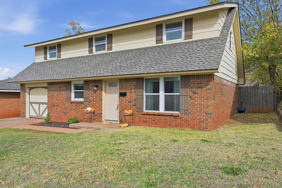 617 Redstone Ave, Edmond, OK 73013 - photo 1