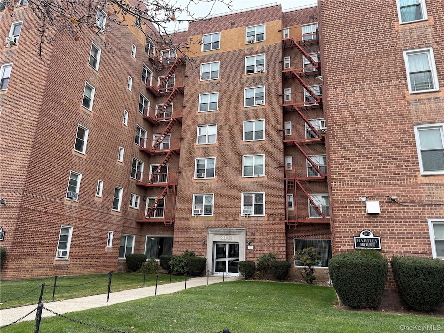 Hartley House unit 2T, Flushing, NY 11354 - photo 1