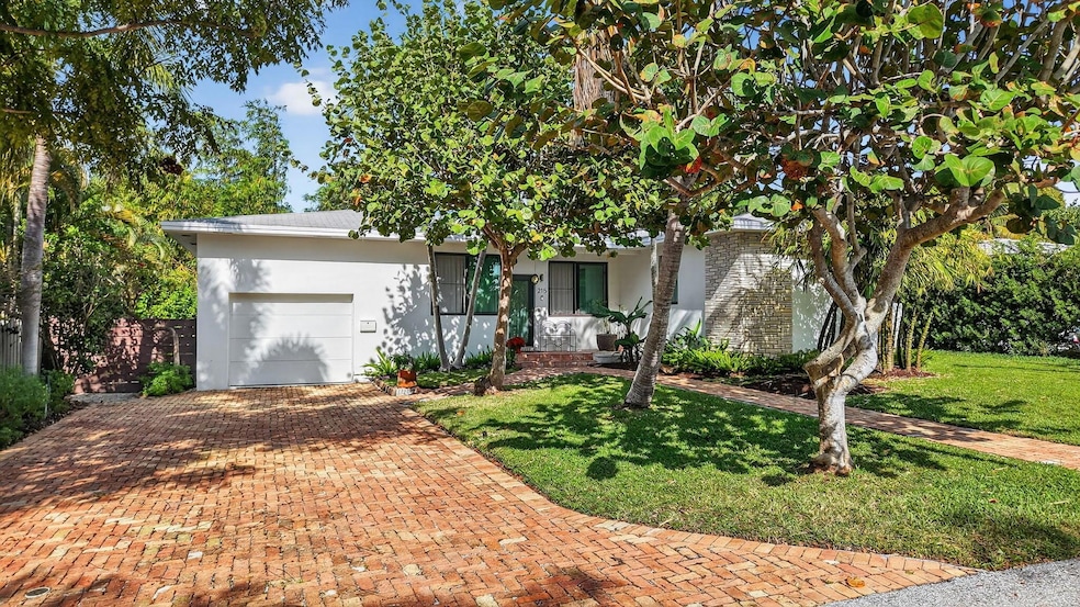 215 N Seacrest Cir, Delray Beach, FL 33444 - photo 1