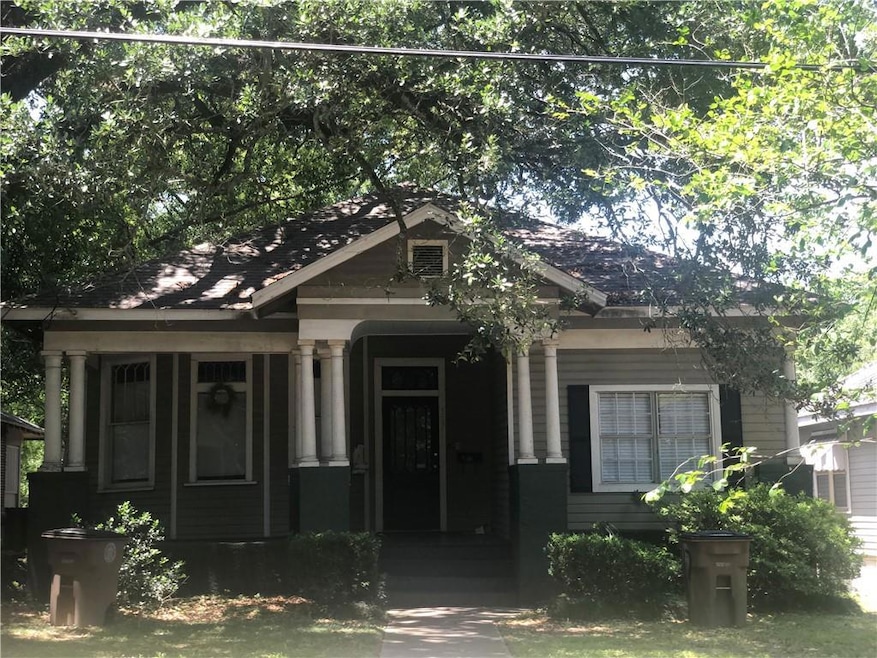 View of front facade featuring covered porch