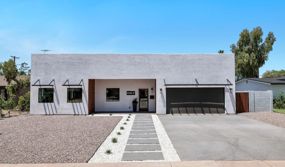 3838 N 33rd Pl-large-001-039-Front Exter