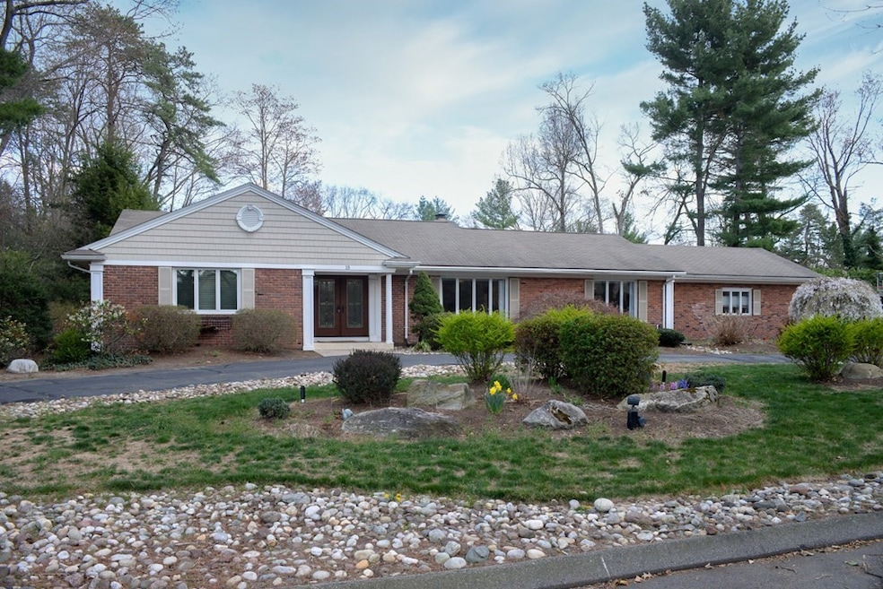 15 Pinewood Dr, Longmeadow, MA 01106 - photo 1
