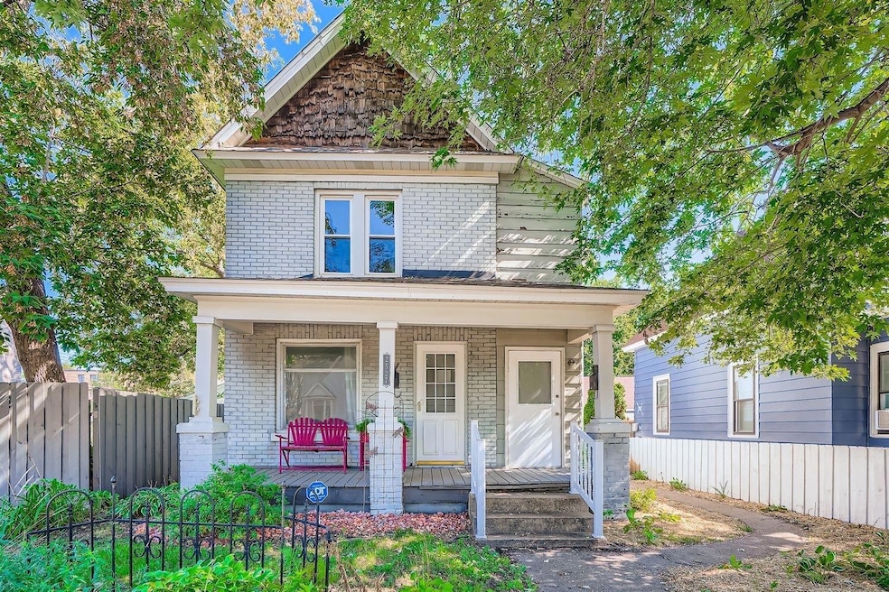 2527 University Ave NE - Web Quality - 001 - 01 Exterior Front.jpeg