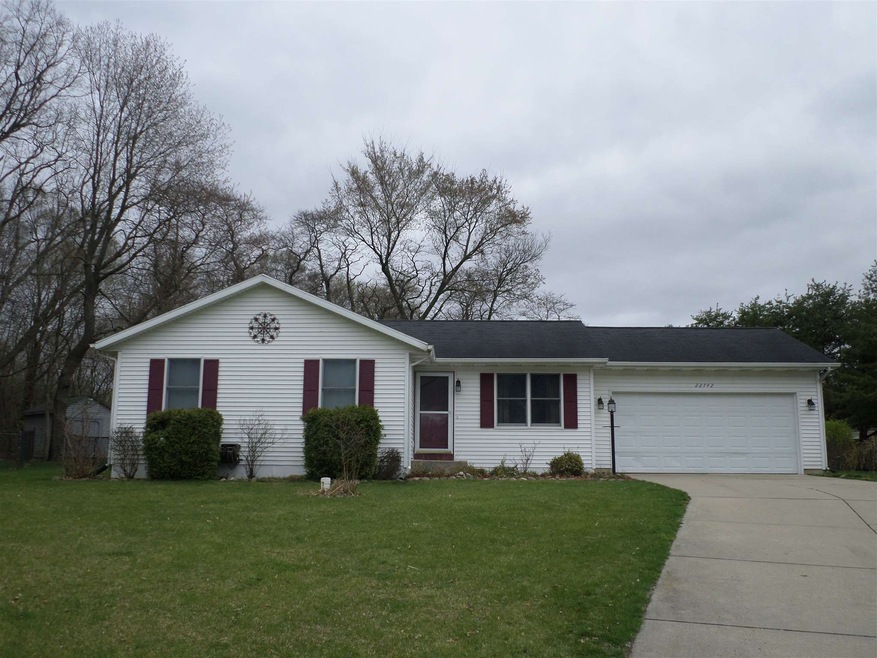 22742 Chestnut Ln, Goshen, IN 46528 - photo 1