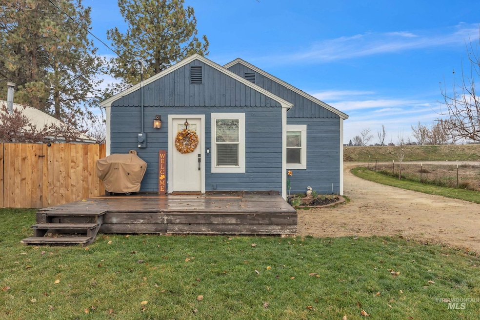 115 Riverside St, Emmett, ID 83617 - photo 1