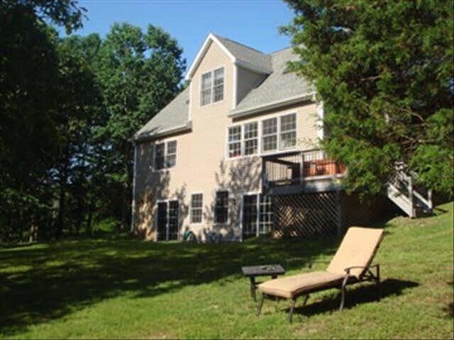 1018 Bulls Head Rd, Clinton Corners, NY 12514 - photo 1