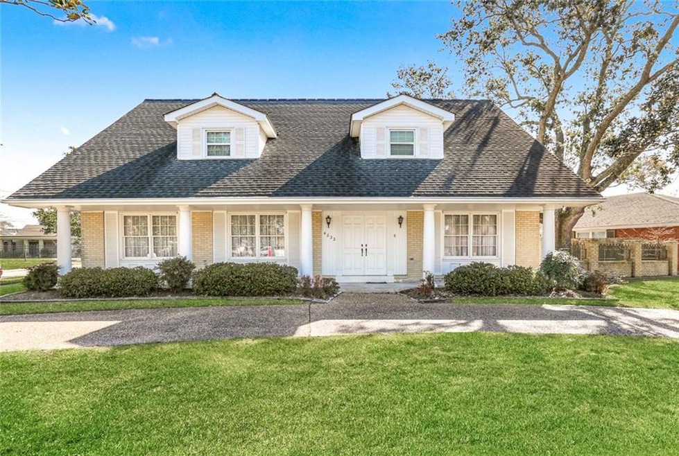 Corner lot with circular drive