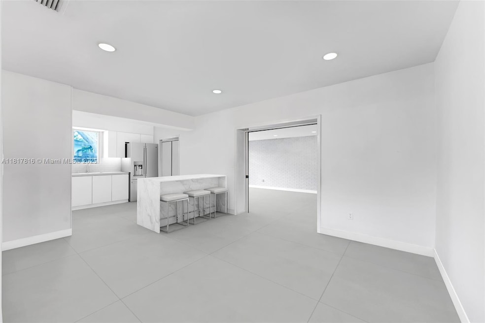 Virtually updated kitchen & dining room