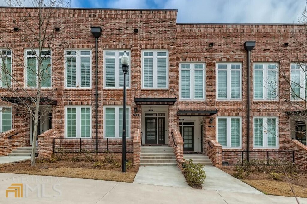 02 Exterior Front