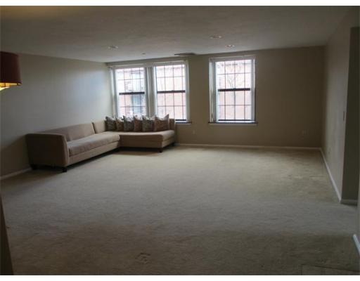 325 Plantation St unit 214, Worcester, MA 01604 - photo 1