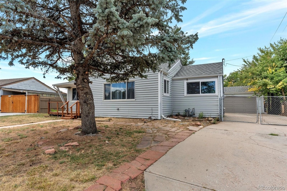 11612 Del Mar Pkwy, Aurora, CO 80010 - photo 1