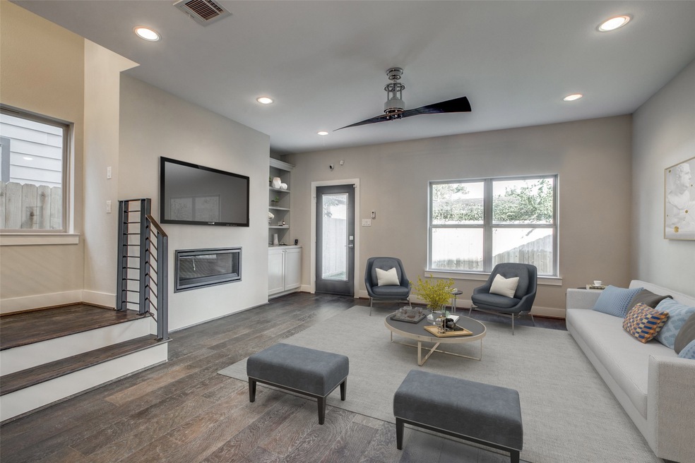 105 E 44th St unit B, Houston, TX 77018 - photo 1