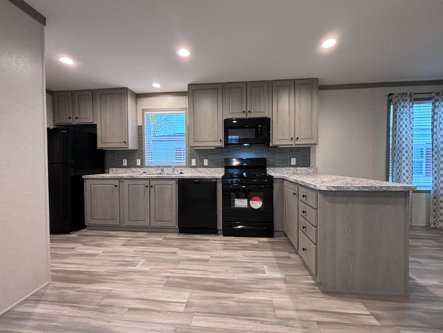 282 Cambridge Dr unit 282, Windsor Charter Township, MI 48821 - photo 1