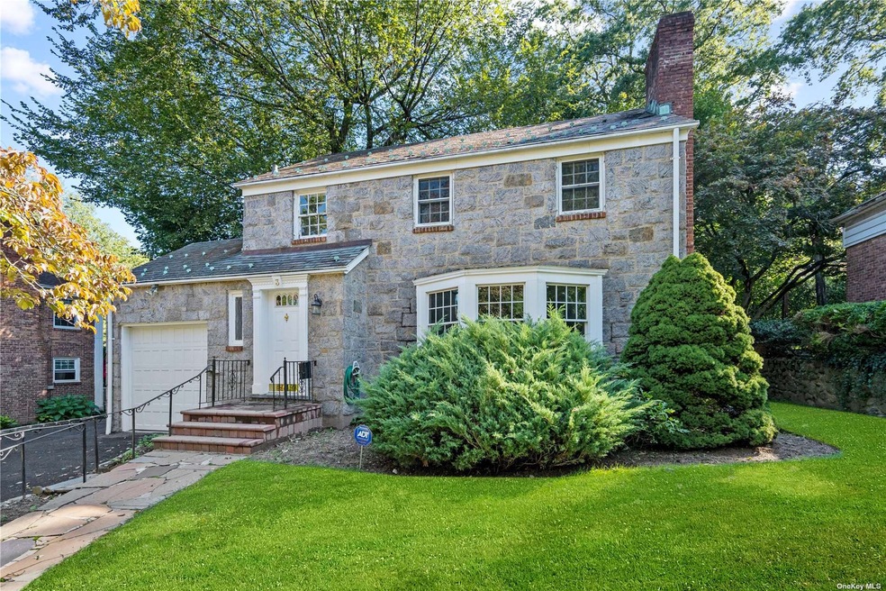 3 Wycham Place, Great Neck, NY 11021 - photo 1